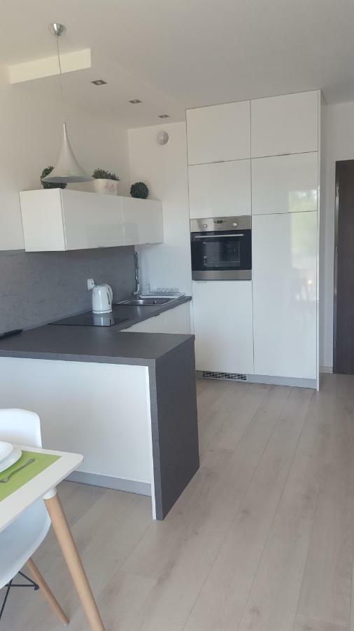 Grey & White Pogodne Apartment Kolobrzeg Exterior photo